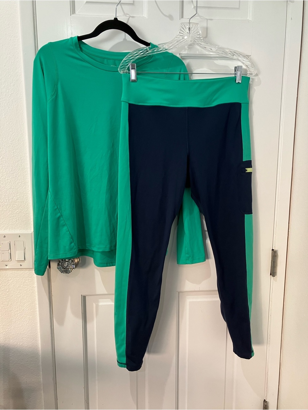 Athletic Works Green and Navy Two-Piece Active Set